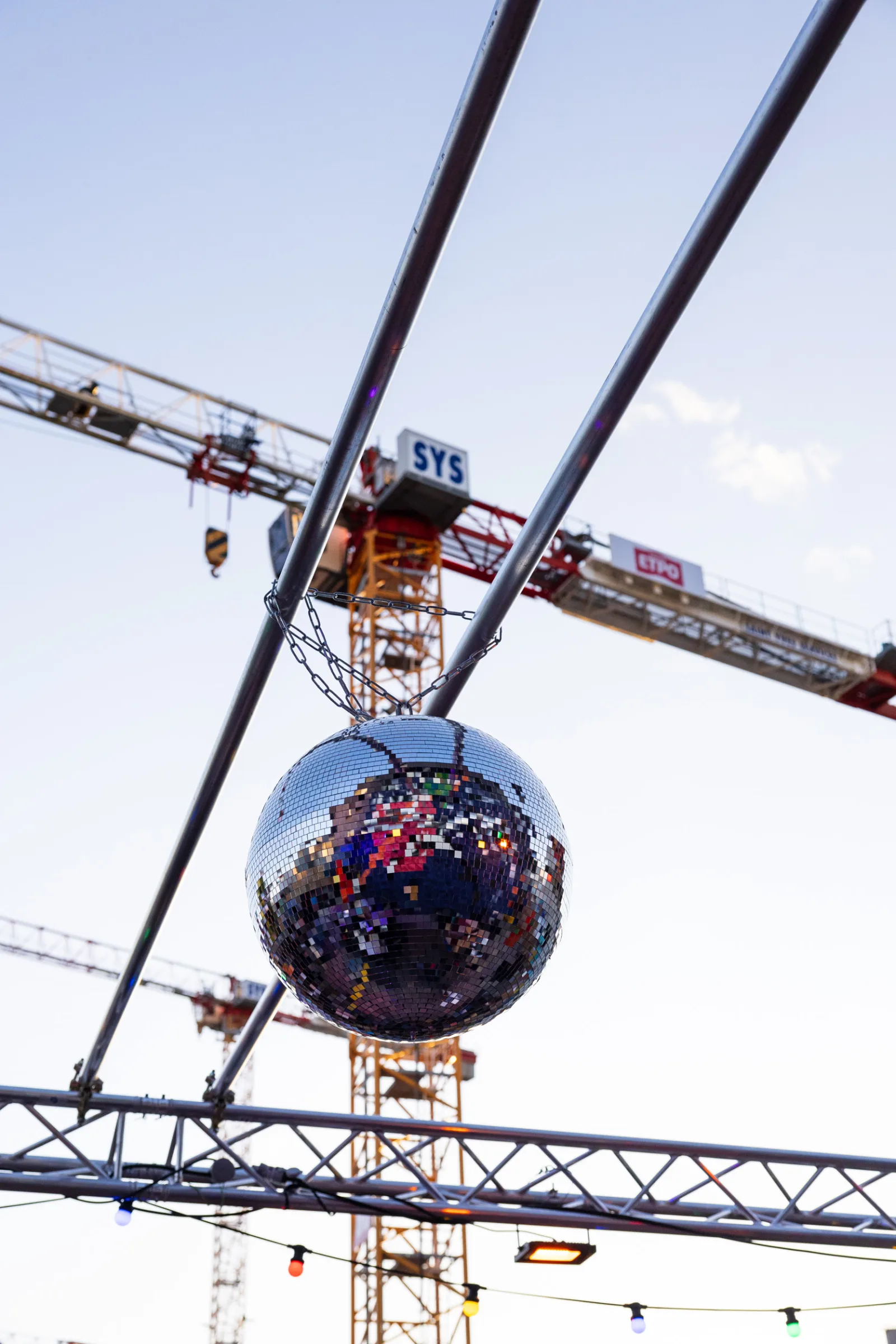 Ambiance inclusive lors d'une soirée à La Chaumière